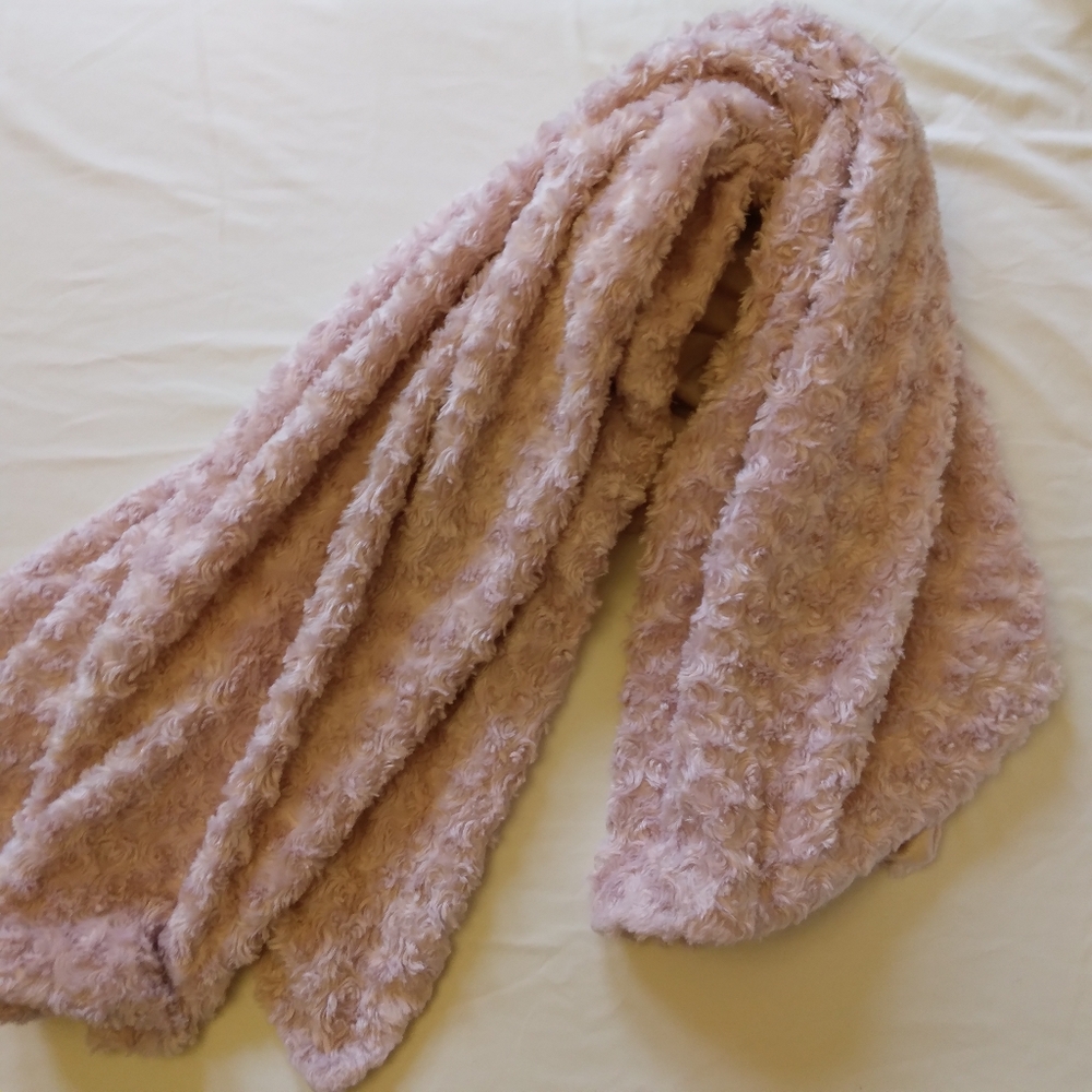 Rose Pattern Throw - Picture 1 of 6